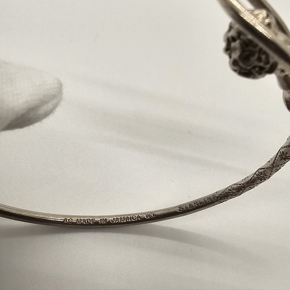 Elegant Silver Bangle Bracelet - Picture 8 of 10
